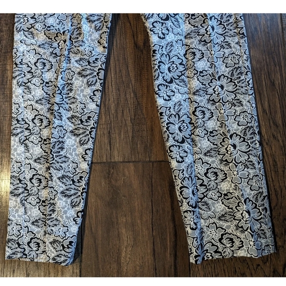 Krazy Larry Black White Gray Floral Skinny Pants Pull-On Stretch P507 NWT Size 2 - Picture 3 of 15